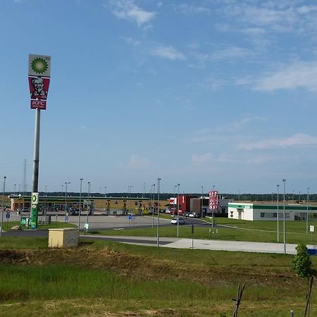 Motel Stare Brynki Przy Stacji Bp Trojka Chlebowo Ngoại thất bức ảnh